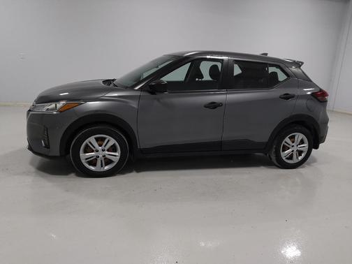 Gun Metallic 2022 Nissan Kicks S