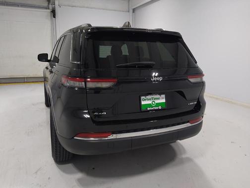Diamond Black Crystal Pearlcoat 2023 Jeep Grand Cherokee Laredo