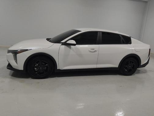 Snow White Pearl 2025 Kia K4 LXS