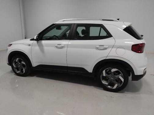 2022 Hyundai VENUE SEL