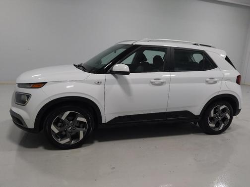 2022 Hyundai VENUE SEL