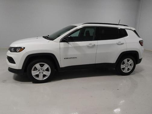 Bright White Clearcoat 2022 Jeep Compass Latitude