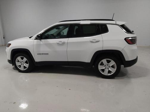 Bright White Clearcoat 2022 Jeep Compass Latitude