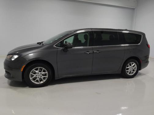 Granite Crystal Metallic Clearcoat 2021 Chrysler Voyager LX