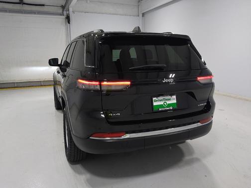 Diamond Black Crystal Pearlcoat 2023 Jeep Grand Cherokee Laredo