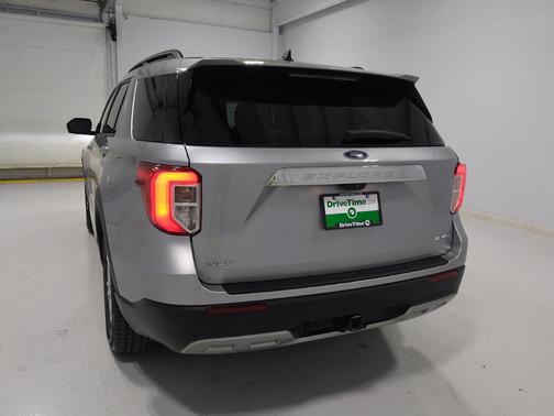 Iconic Silver Metallic 2023 Ford Explorer XLT