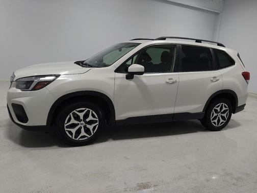 Crystal White Pearl 2021 Subaru Forester Premium