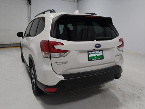 Crystal White Pearl 2021 Subaru Forester Premium
