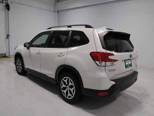 Crystal White Pearl 2021 Subaru Forester Premium