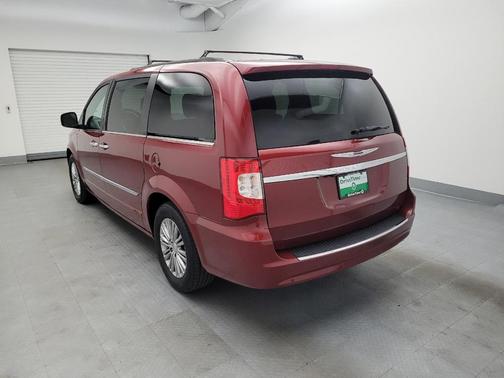 2016 Chrysler Town & Country Touring-L