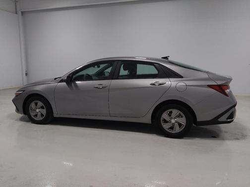 Fluid Metal 2025 Hyundai ELANTRA SE