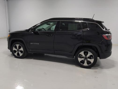 Diamond Black Crystal Pearlcoat 2018 Jeep Compass Latitude