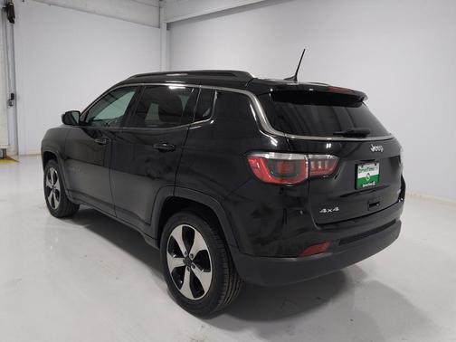 Diamond Black Crystal Pearlcoat 2018 Jeep Compass Latitude