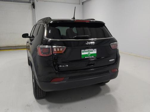Diamond Black Crystal Pearlcoat 2018 Jeep Compass Latitude