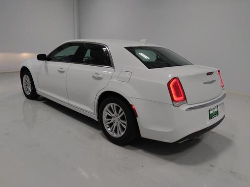 2017 Chrysler 300 Limited