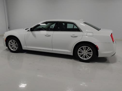 2017 Chrysler 300 Limited