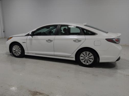 Diamond White Pearl 2016 Hyundai SONATA Hybrid SE