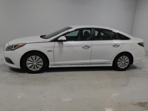Diamond White Pearl 2016 Hyundai SONATA Hybrid SE