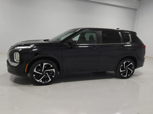 Black 2022 Mitsubishi Outlander ES 2.5 S-AWC