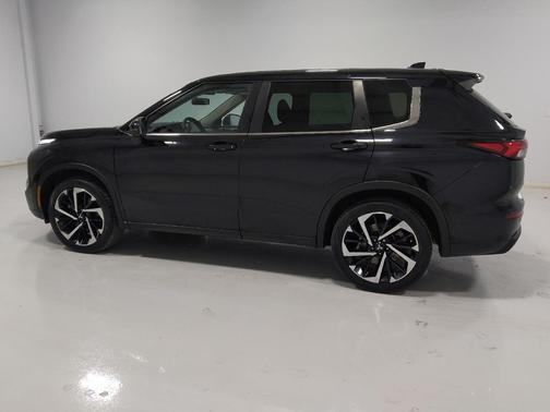 Black 2022 Mitsubishi Outlander ES 2.5 S-AWC