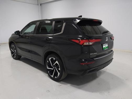 Black 2022 Mitsubishi Outlander ES 2.5 S-AWC