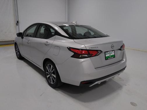 Brilliant Silver Metallic 2023 Nissan Versa 1.6 SV