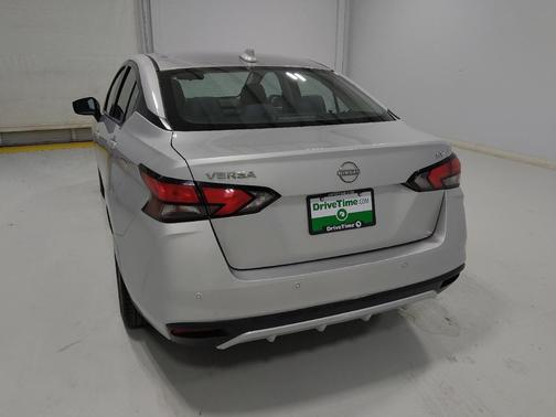 Brilliant Silver Metallic 2023 Nissan Versa 1.6 SV
