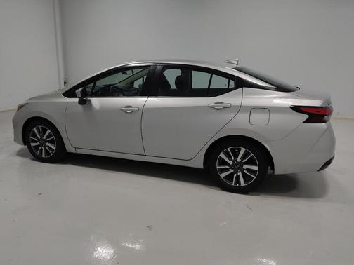 Brilliant Silver Metallic 2023 Nissan Versa 1.6 SV