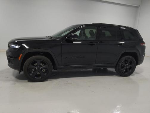 Diamond Black Crystal Pearlcoat 2023 Jeep Grand Cherokee Altitude