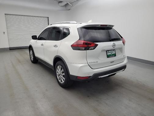 White 2019 Nissan Rogue SV