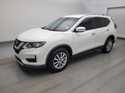 White 2019 Nissan Rogue SV