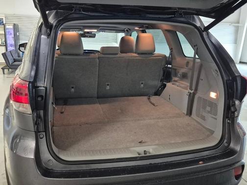 Grey 2019 Toyota Highlander XLE