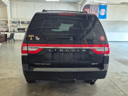 Black 2015 Lincoln Navigator Base