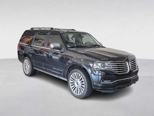 Black 2015 Lincoln Navigator Base
