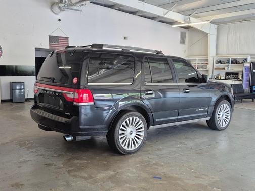 Black 2015 Lincoln Navigator Base