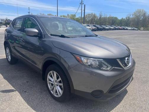 Gray 2017 Nissan Rogue Sport S