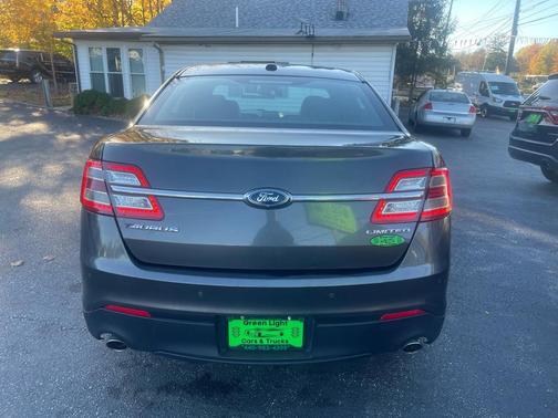 2017 Ford Taurus Limited