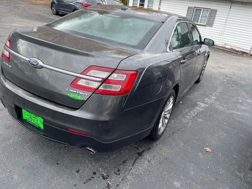 2017 Ford Taurus Limited