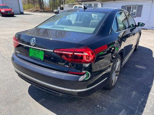 Deep Black Pearl 2017 Volkswagen Passat 1.8T R-Line w/Comfort