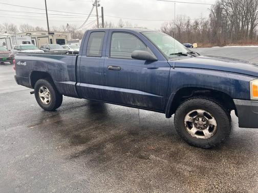 2005 Dodge Dakota ST Club Cab