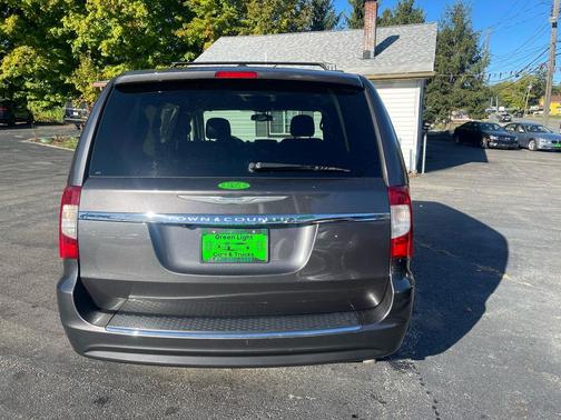 2016 Chrysler Town & Country Touring