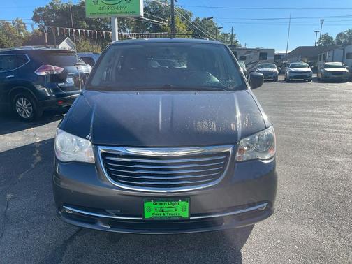 2016 Chrysler Town & Country Touring