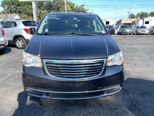 2016 Chrysler Town & Country Touring