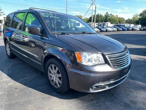 2016 Chrysler Town & Country Touring