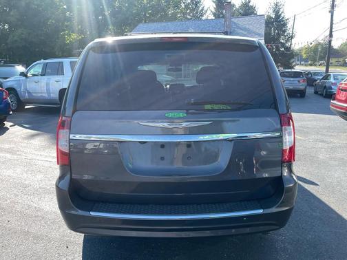 2016 Chrysler Town & Country Touring