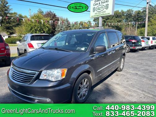2016 Chrysler Town & Country Touring