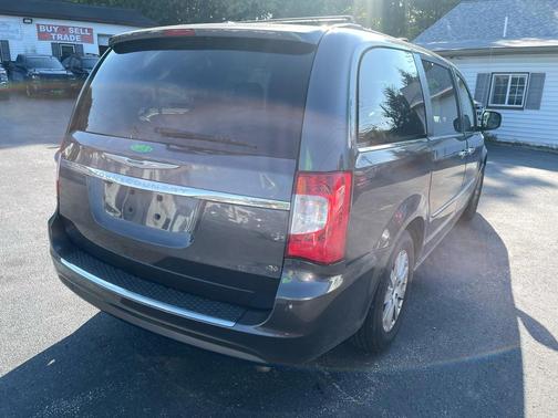 2016 Chrysler Town & Country Touring