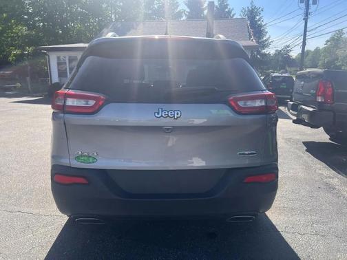 Granite Crystal Metallic Clearcoat 2015 Jeep Cherokee Latitude
