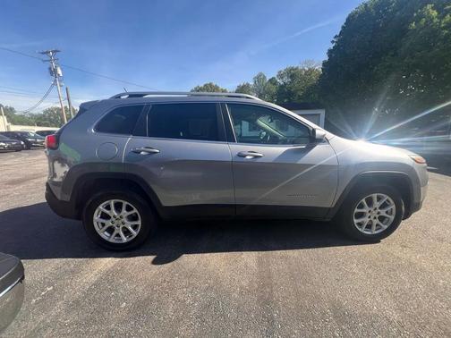 Granite Crystal Metallic Clearcoat 2015 Jeep Cherokee Latitude