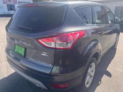 Magnetic 2016 Ford Escape SE
